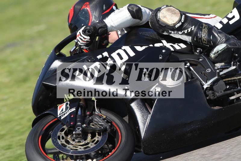 Archiv-2025/13 01.05.2025 Speer Racing ADR/Gruppe gelb/backside